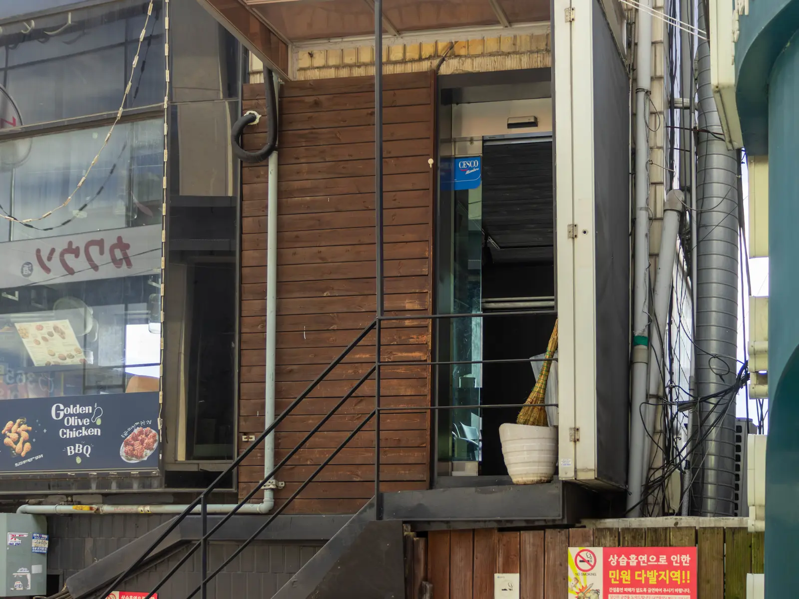 BBQ치킨 사당역점의 공간