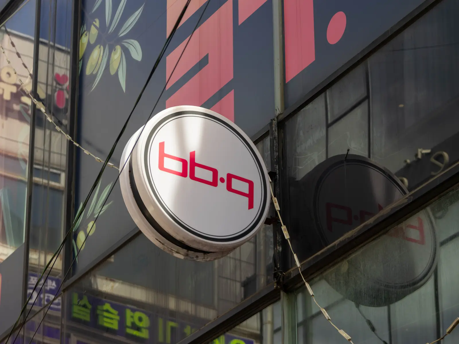 BBQ치킨 사당역점 사진 2